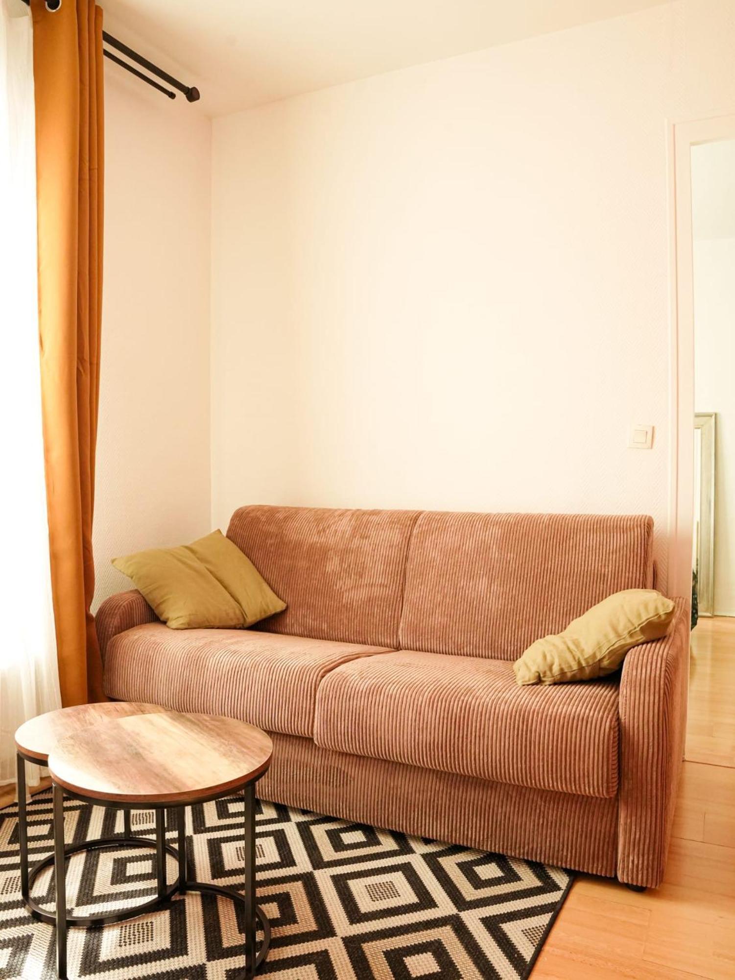 Flower - Metro A 6 Minute Appartement